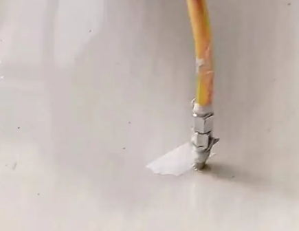 巴塘瓷砖空鼓维修公司专业解答在瓷砖铺贴过程中，如果使用的砂料过粗（如全部使用了粗砂），可能会导致以下问题